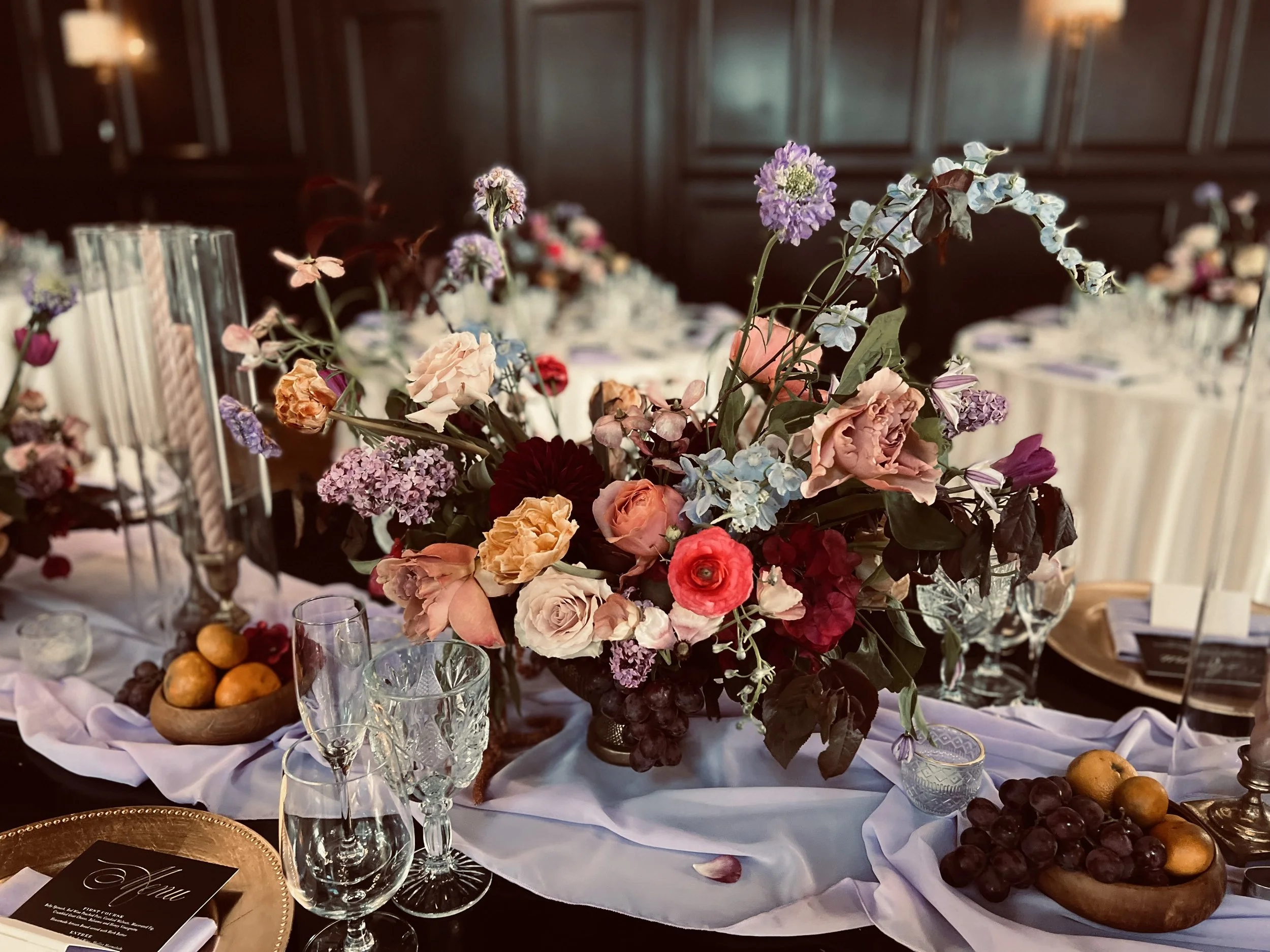Bold wedding centerpiece and tablescape